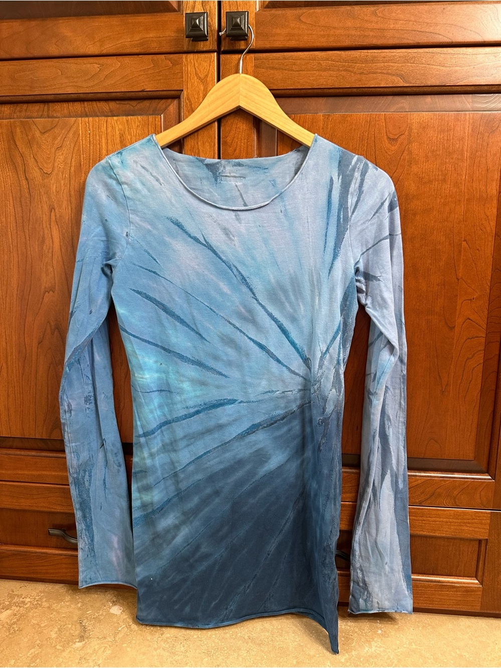 Women’s Blue Tie-Dye Long Sleeve Crewneck Tee